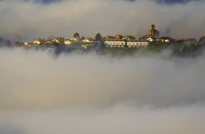 Olaberria,  entre nieblas: foto en Olaberria