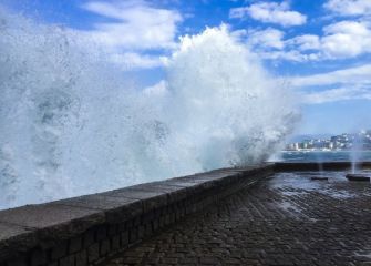 OLAS BLANCAS