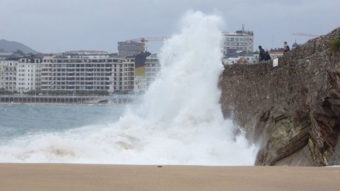 Olatuak apurtzen Pico del Loron: foto en Donostia-San Sebastián