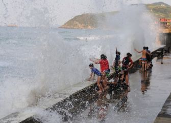 Olatuarekin jolasten 