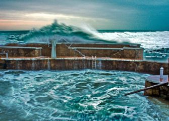 Oleaje en el puerto de Zarautz 