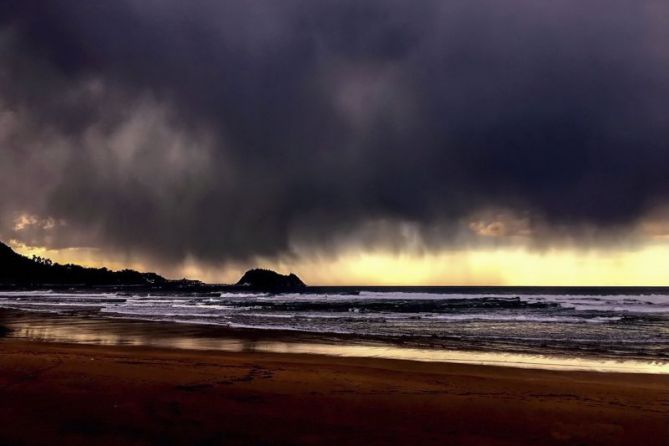 Parece que va a llover !!: foto en Zarautz