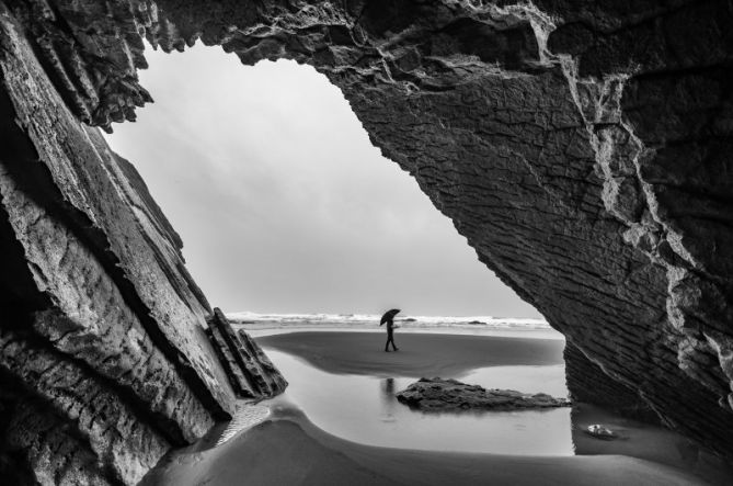 Paseo bajo la lluvia: foto en Zumaia