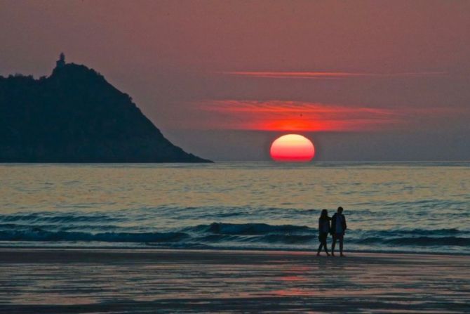 Paseo romántico al atardecer : foto en Zarautz