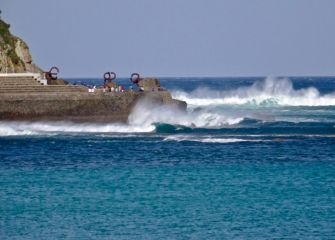 Peine del Viento, con viento del Sur