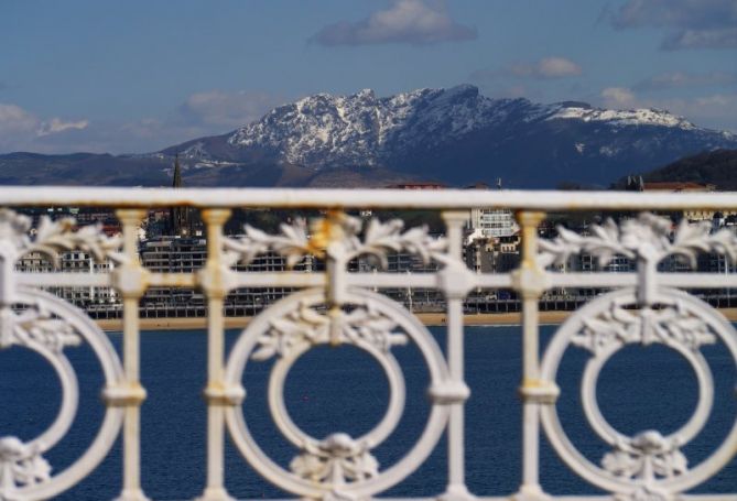 Peñas de Aia desde la bahia: foto en Donostia-San Sebastián