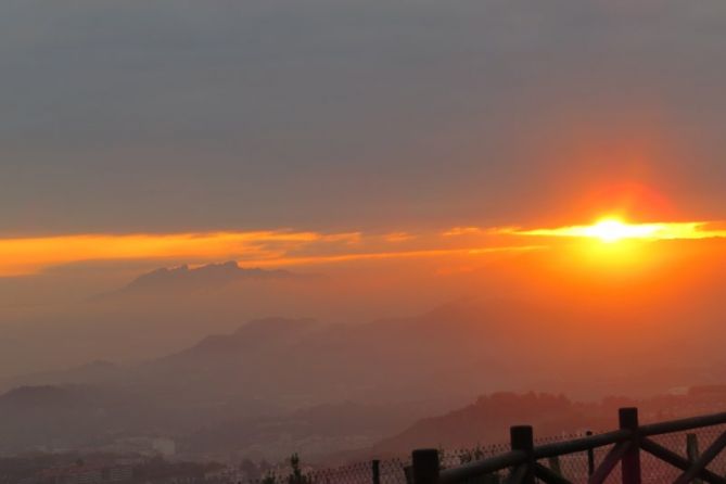 Peñas en la niebla: foto en Donostia-San Sebastián