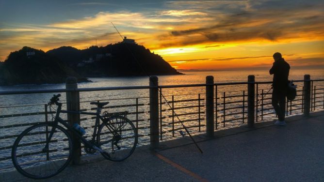 Pescando el atardecer: foto en Donostia-San Sebastián