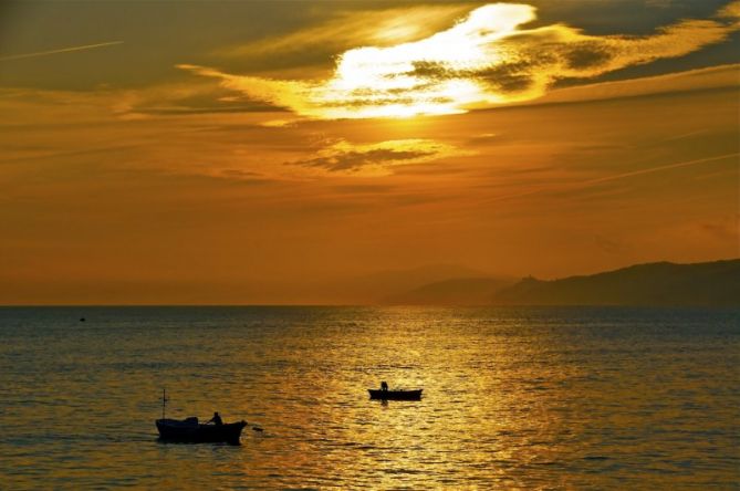 Pescando txipirones al amanecer : foto en Getaria