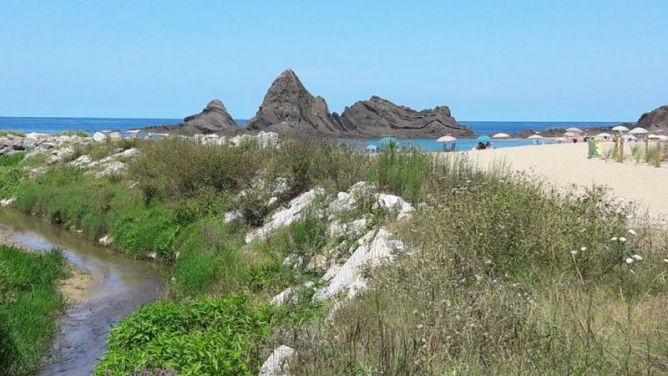 playa de saturraran: foto en Mutriku