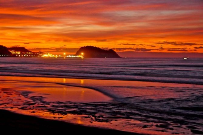 Playa de Zarautz al atardecer : foto en Zarautz