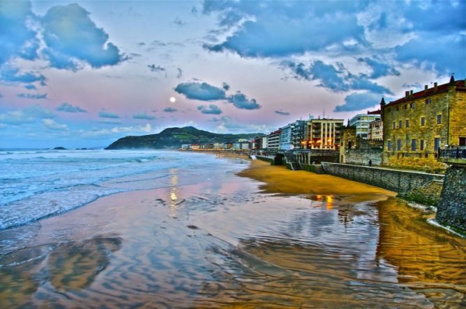 Playa de Zarautz al atardecer : foto en Zarautz