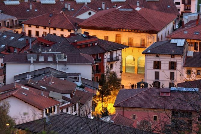 Plaza de oiartzun en invierno: foto en Oiartzun