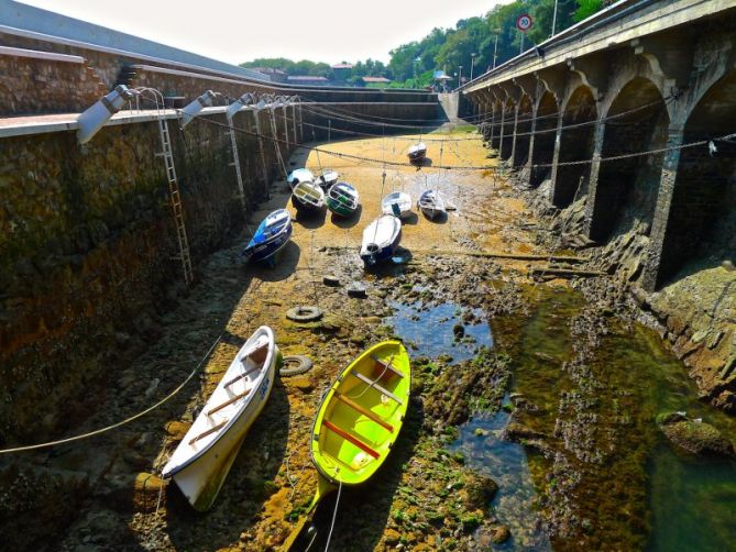 Puerto de Zarautz con marea baja : foto en Zarautz