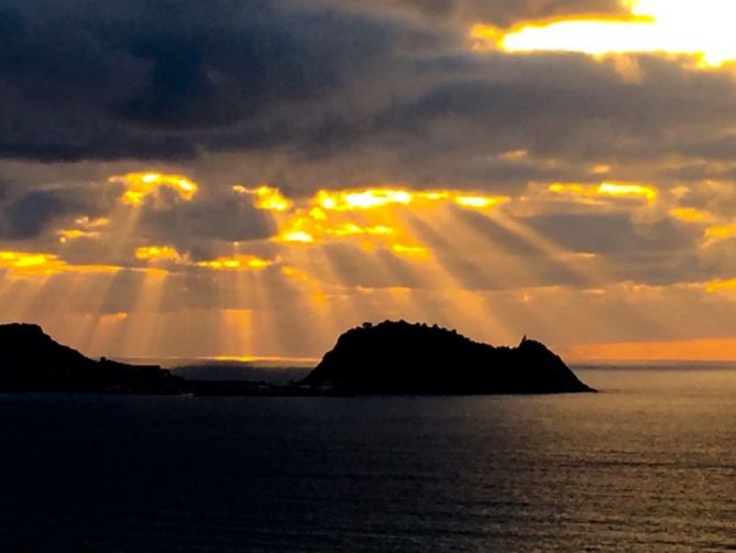 Rayos del sol al atardecer : foto en Zarautz