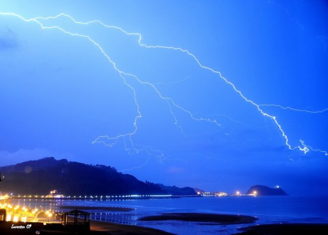 Rayos y trueno en Zarautz : foto en Zarautz