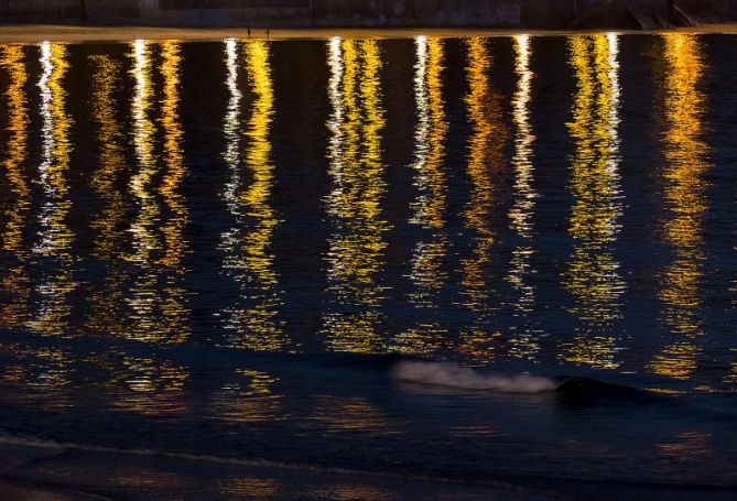 reflejos en la contxa: foto en Donostia-San Sebastián