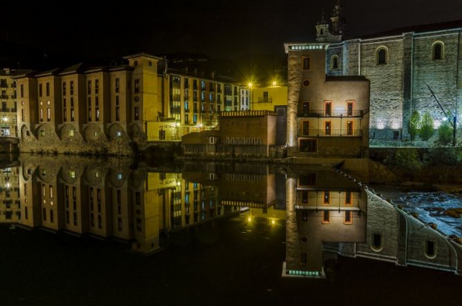 Reflejos en la noche: foto en Tolosa