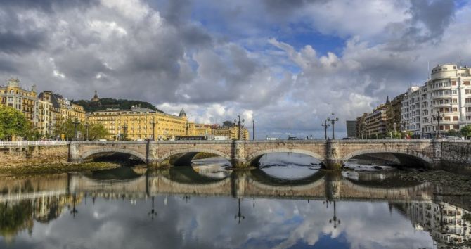 Reflejos en el Urumea: foto en Donostia-San Sebastián