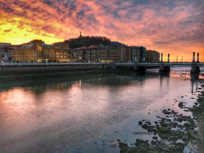 Río en calma: foto en Donostia-San Sebastián