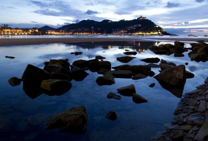 Rocas flotando.: foto en Donostia-San Sebastián