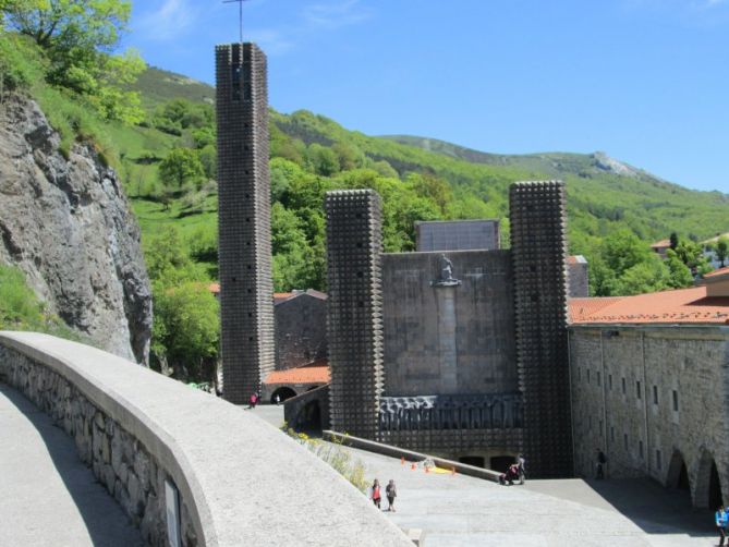 El Santuario de Arantzazu: foto en Oñati