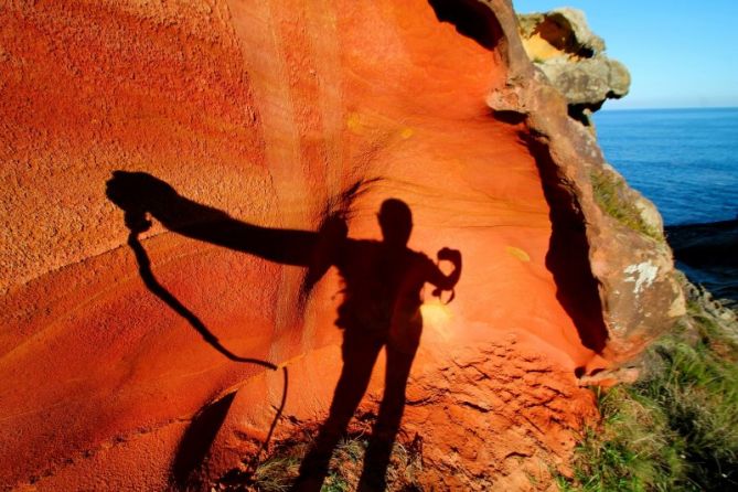 sombras rupestres: foto en Pasaia