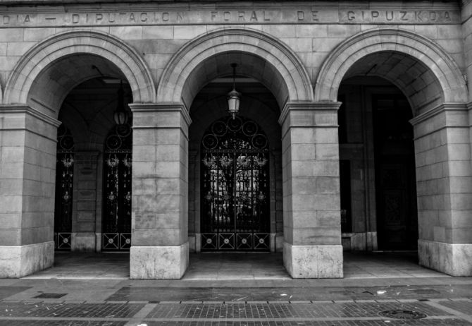 Soportal del edificio de la diputación: foto en Donostia-San Sebastián