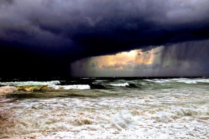 Temporal en la costa : foto en Zarautz