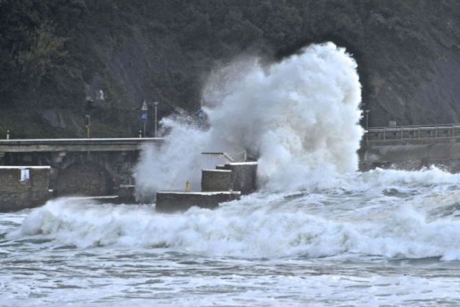 Temporal con grandes olas : foto en Zarautz