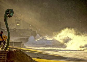 Temporal con grandes olas 