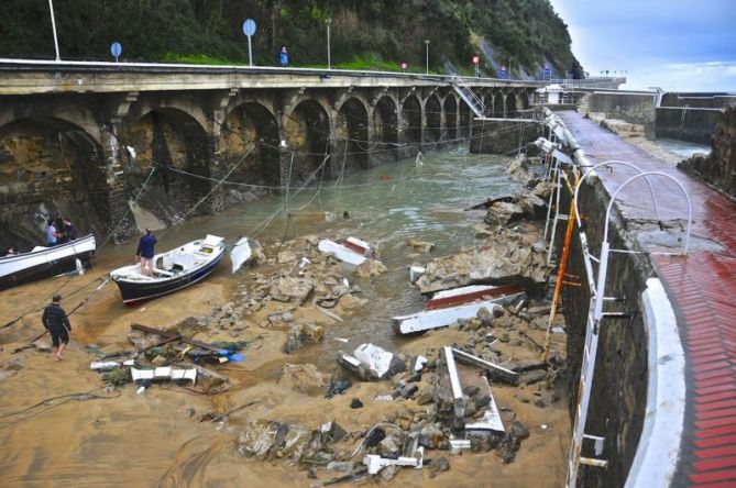 Temporal en la mar : foto en Zarautz