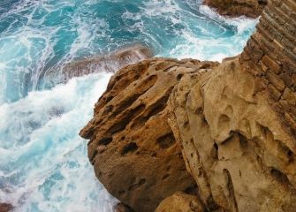 TEXTURAS DE ROCAS EN EL PASEO NUEVO