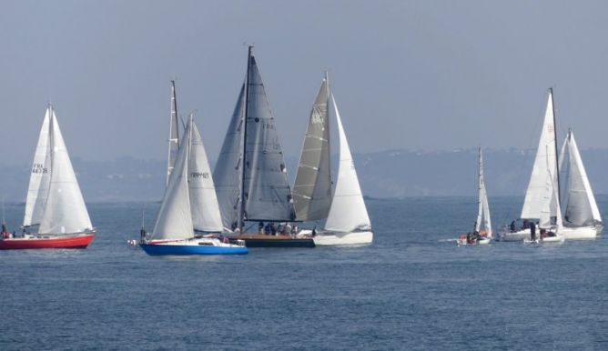 A toda vela: foto en Hondarribia