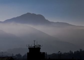 torre de control  aeropuerto hondarribi