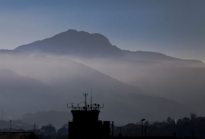 torre de control  aeropuerto hondarribi: foto en Donostia-San Sebastián