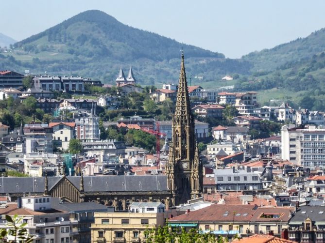 Torres sobre los tejados: foto en Donostia-San Sebastián