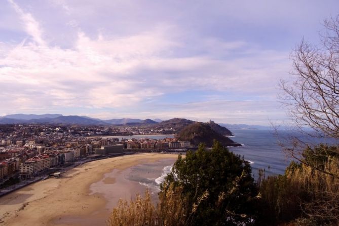 Tres montes en tres playas: foto en Donostia-San Sebastián