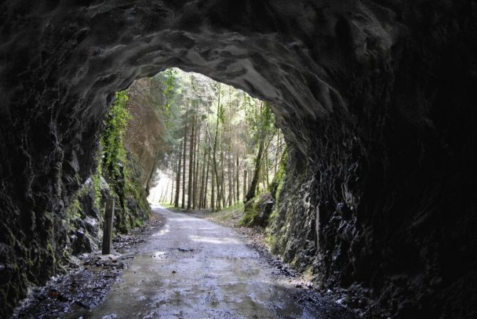 Tunel bukaeran basoa: foto en Andoain