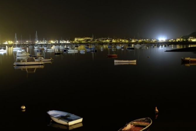 txalupas en relax.: foto en Hondarribia