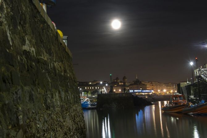 Una noche en el puerto: foto en Donostia-San Sebastián