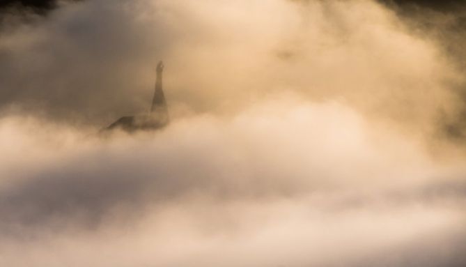 Urgull humeante: foto en Donostia-San Sebastián