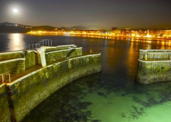 Zarautzko portua ilargi betearekin 