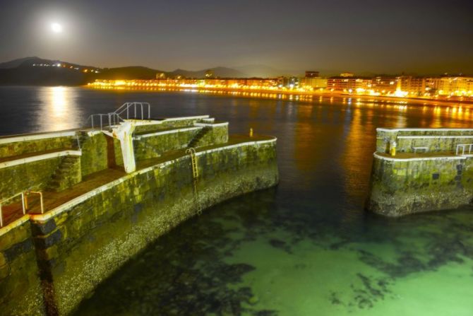 Zarautzko portua ilargi betearekin : foto en Zarautz