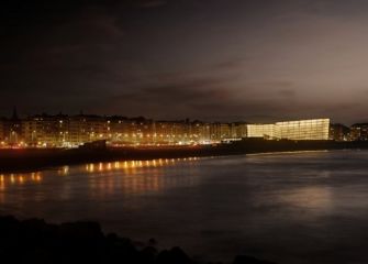 Zurriola anocheciendo.