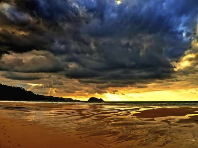 Atardecer con nubarrones : foto en Zarautz