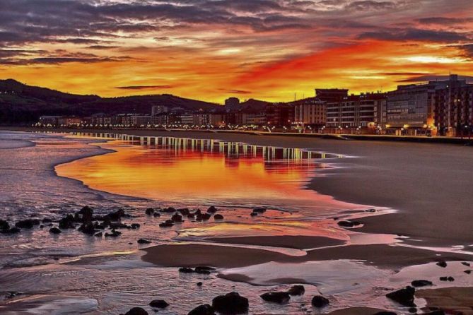 Atardecer en la playa de Zaarutz : foto en Zarautz