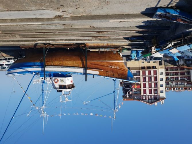 Barco: foto en Hondarribia