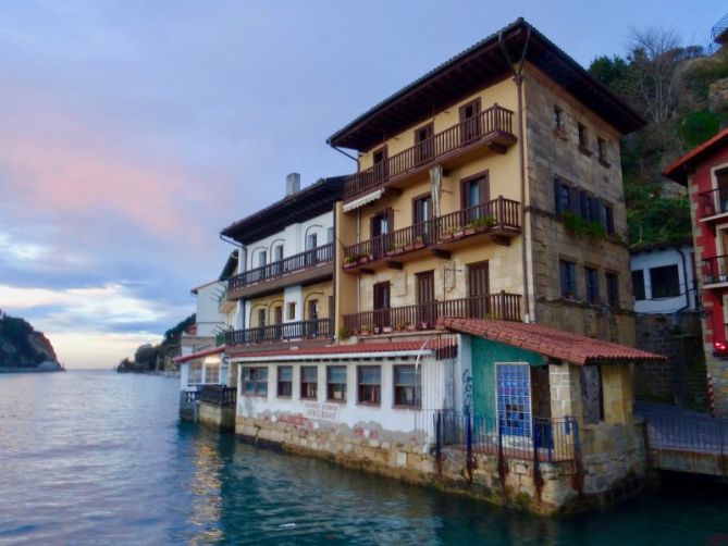 Casa Flotante,: foto en Pasaia