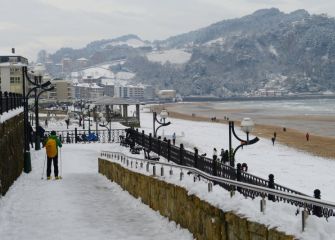 Elurra Zarautzko hondartzan 